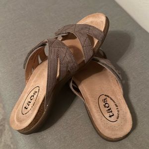 TAOS Sandals, velcro straps, worn one time in the home, not outside. Sz 7